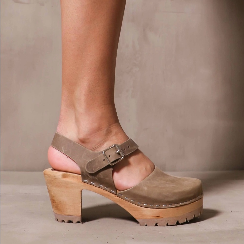 MIA Abba Women’s/39 Leather Suede Ankle Strap SWEDISH Clogs Beige